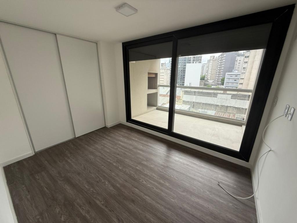 VENTA APARTAMENTO 1 DORMITORIO EN TRES CRUCES - CON PARRILLERO PROPIO Y GARAGE EN PISO 6