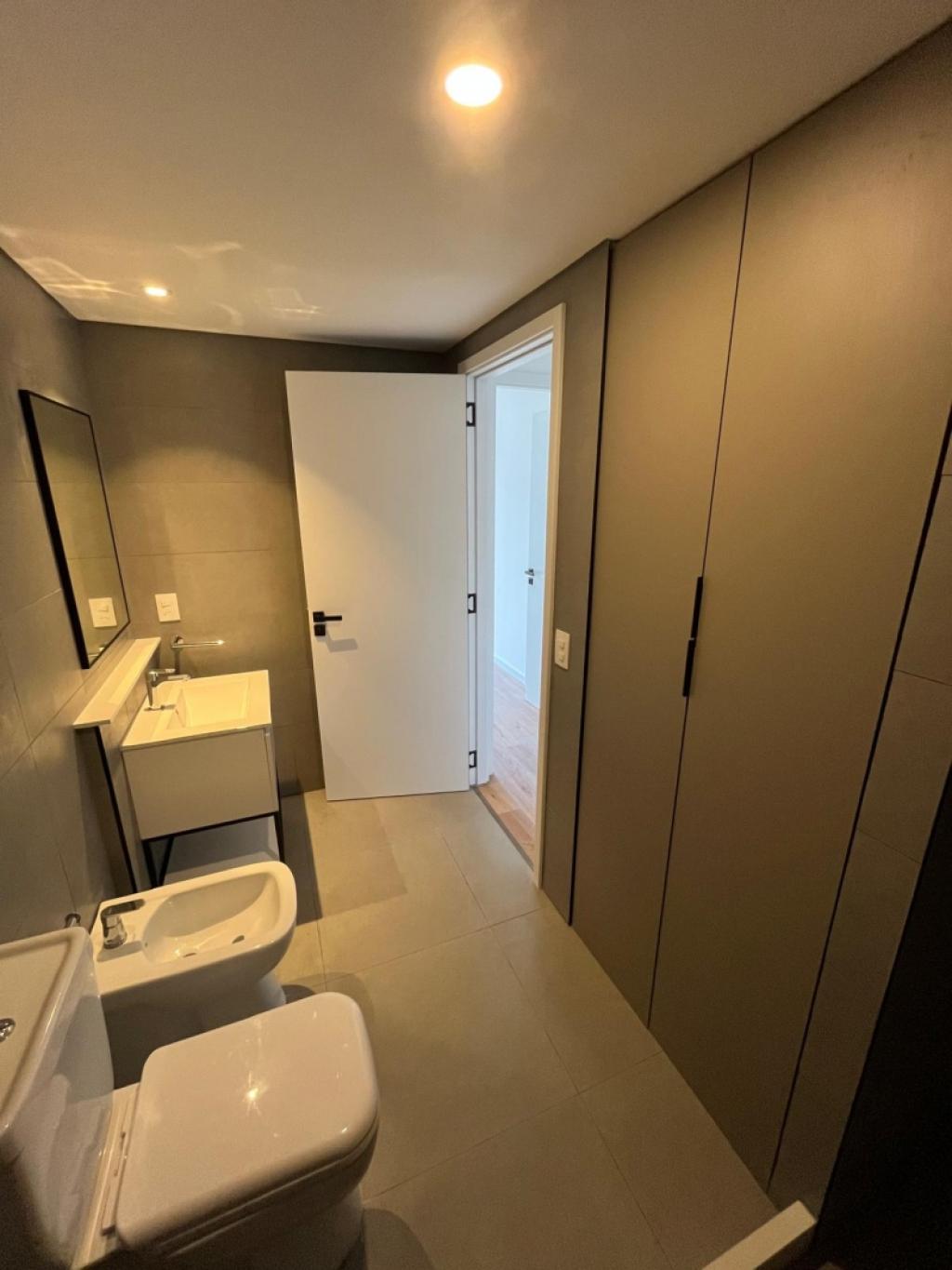 Venta apartamento de 2 dormitorios con patio en Bella Vista 