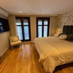 Venta apartamento tipo casa de 4 dormitorios y garage en Pocitos