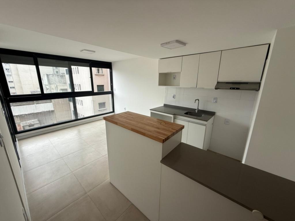 VENTA APARTAMENTO 1 DORMITORIO EN TRES CRUCES - CON PARRILLERO PROPIO Y GARAGE EN PISO 6