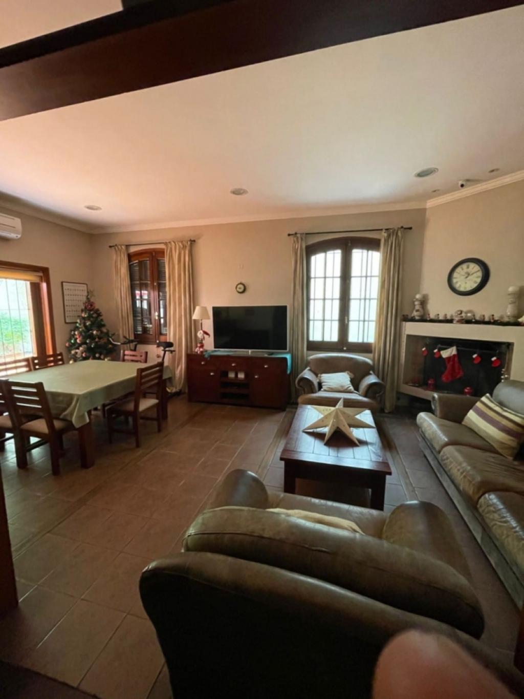 Casa en venta de 4 dormitorios 3 baños en Punta Carretas cochera para 3 autos