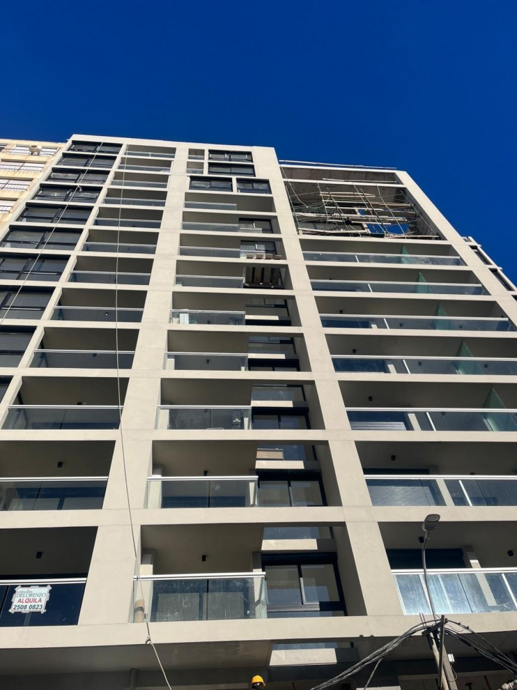 ALQUILER APARTAMENTO 1 DORMITORIO EN TRES CRUCES CON PARRILLERO PROPIO