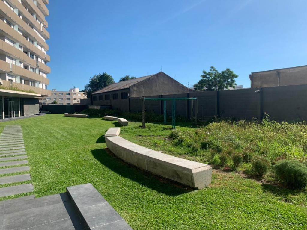 VENTA DE APARTAMENTO DE 1 DORMITORIO EN PISO 2 DE DISTRITO M MALVIN - CON RENTA