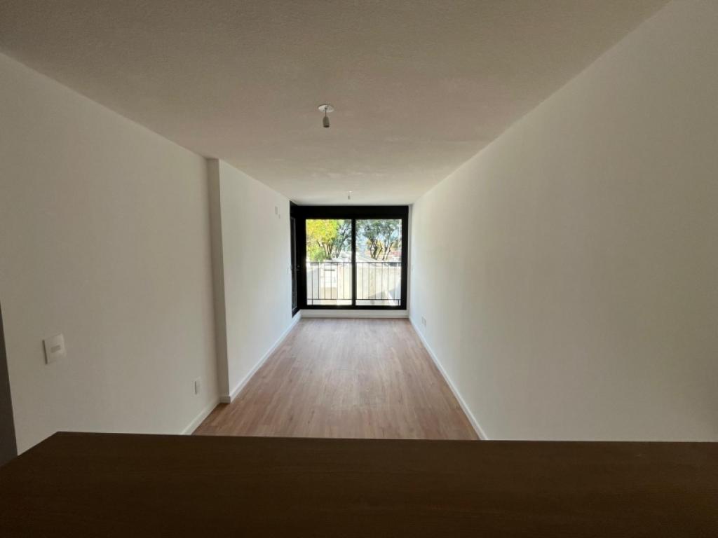 Venta apartamento de 2 dormitorios con patio en Bella Vista 