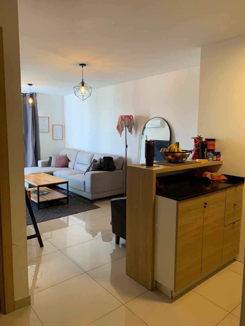 Alquiler apartamento 1 dormitorio en piso alto al frente, Cordón Sur.