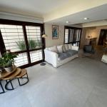 Venta apartamento tipo casa de 4 dormitorios y garage en Pocitos