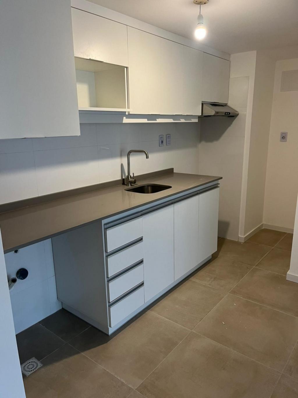 ALQUILER APARTAMENTO 1 DORMITORIO EN TRES CRUCES CON PARRILLERO PROPIO