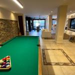 Venta apartamento tipo casa de 4 dormitorios y garage en Pocitos