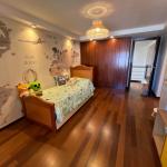 Venta apartamento tipo casa de 4 dormitorios y garage en Pocitos