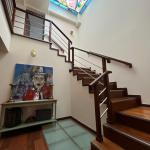 Venta apartamento tipo casa de 4 dormitorios y garage en Pocitos