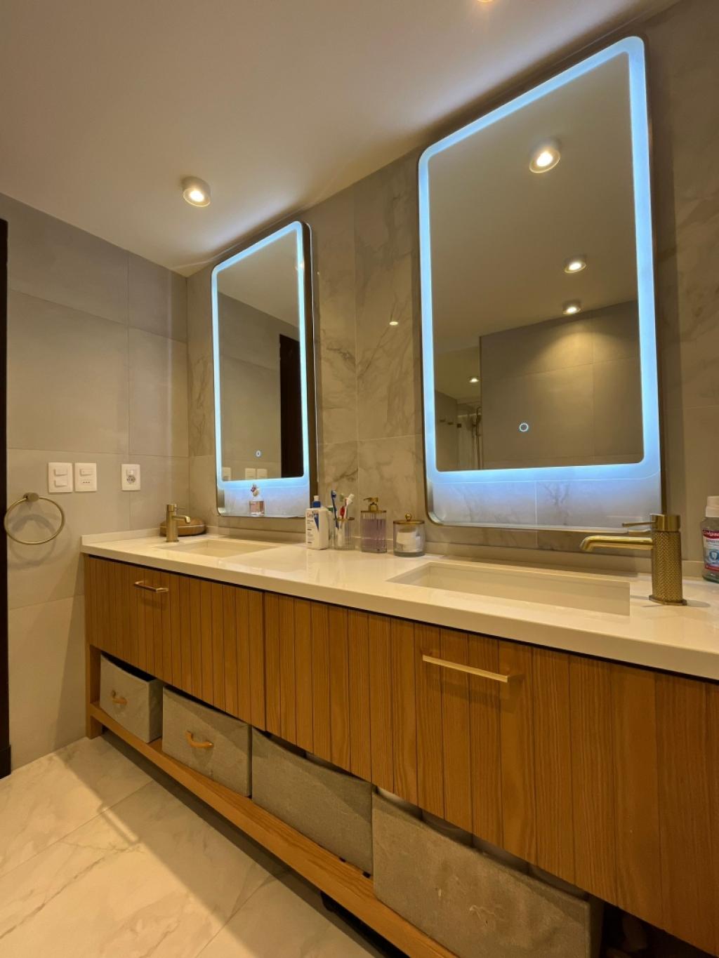 Venta apartamento tipo casa de 4 dormitorios y garage en Pocitos