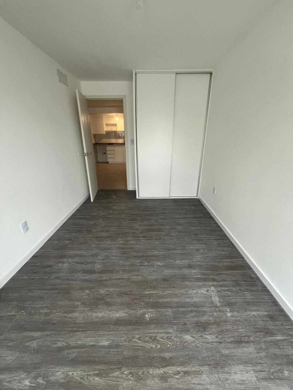 ALQUILER APARTAMENTO 1 DORMITORIO EN TRES CRUCES CON PARRILLERO PROPIO
