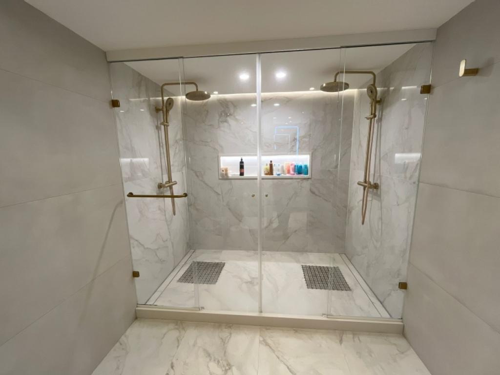 Venta apartamento tipo casa de 4 dormitorios y garage en Pocitos