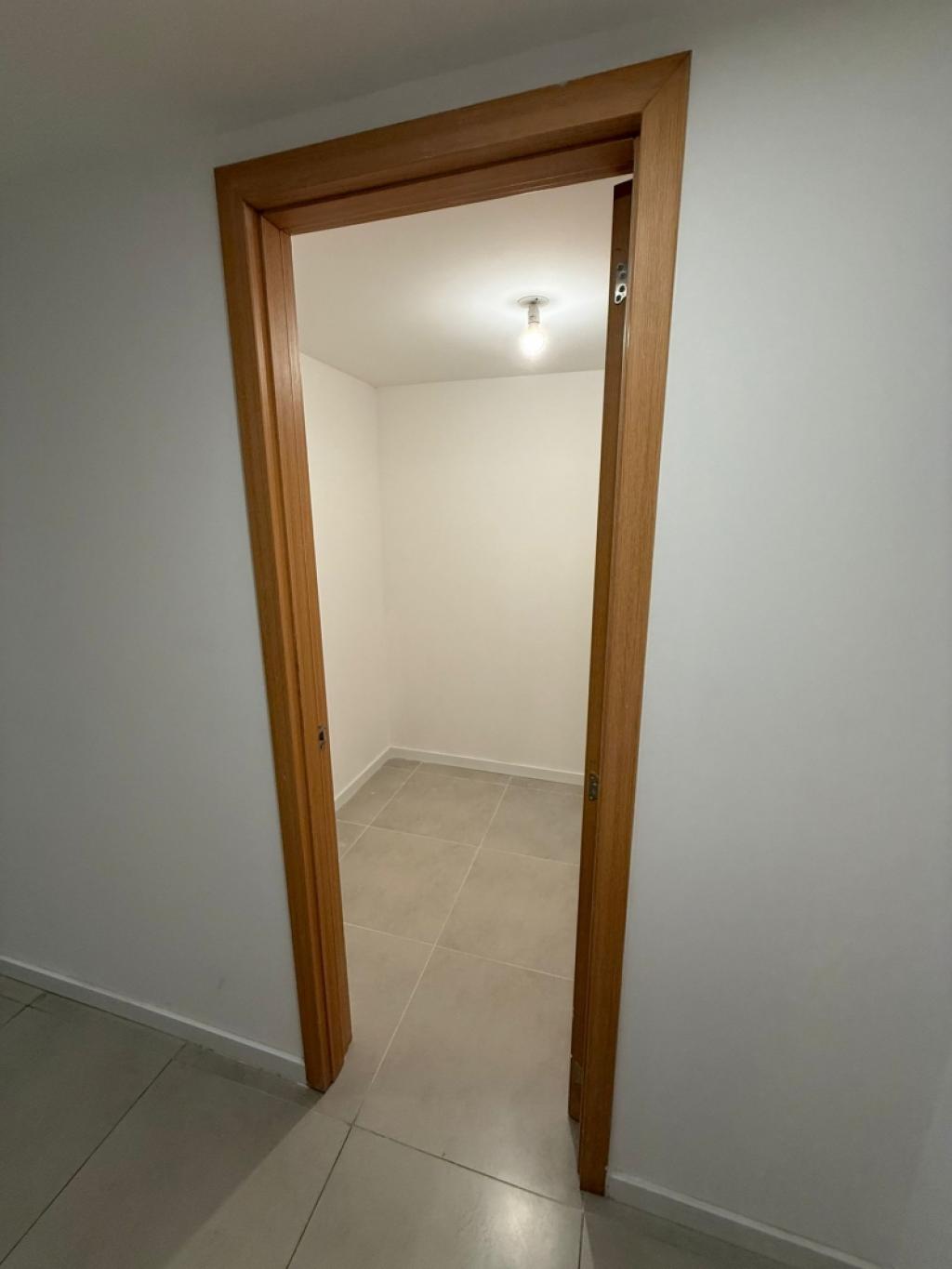 VENTA APARTAMENTO 1 DORMITORIO EN TRES CRUCES - CON PARRILLERO PROPIO Y GARAGE EN PISO 6