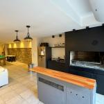 Venta apartamento tipo casa de 4 dormitorios y garage en Pocitos