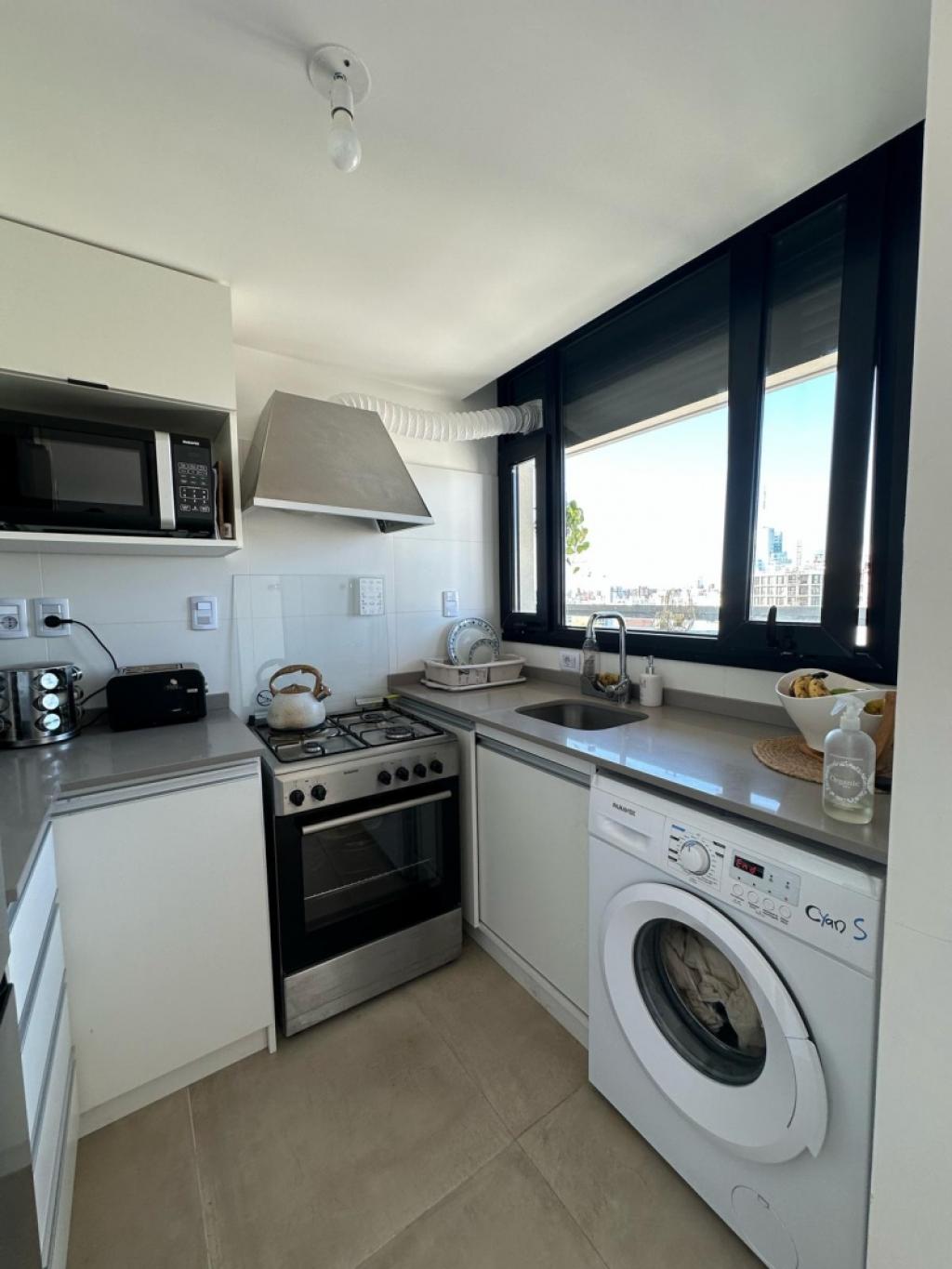 Venta apartamento 3 dormitorios, parrillero y garaje en Tres Cruces - CON RENTA 