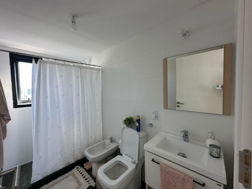 Venta apartamento 3 dormitorios, parrillero y garaje en Tres Cruces - CON RENTA 