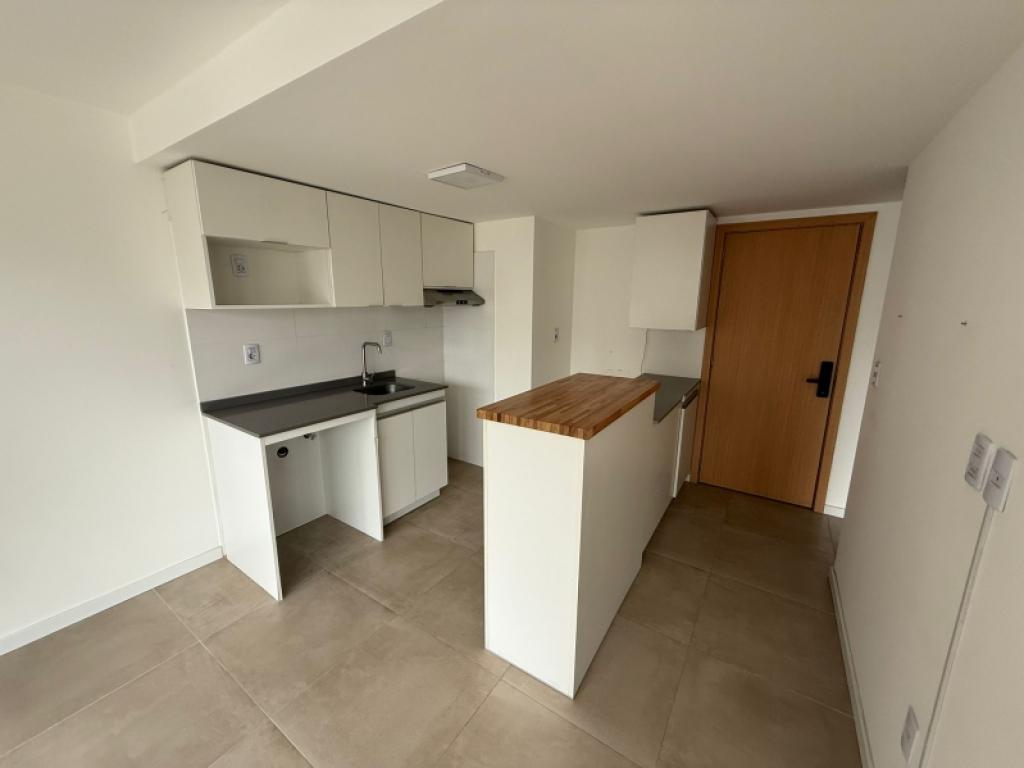 VENTA APARTAMENTO 1 DORMITORIO EN TRES CRUCES - CON PARRILLERO PROPIO Y GARAGE EN PISO 6