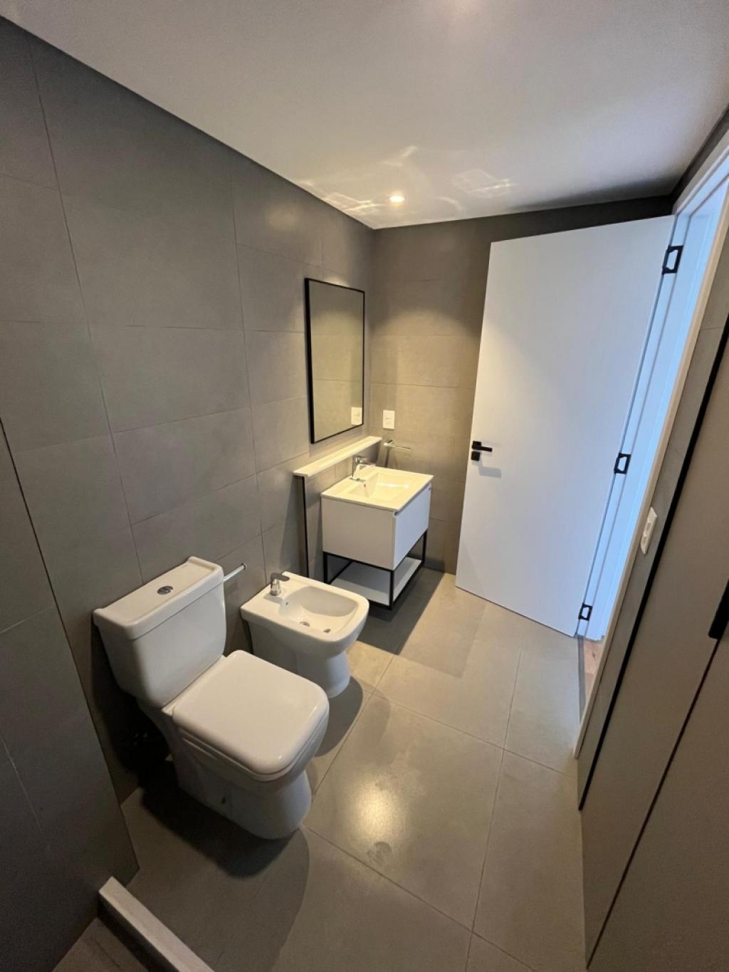 Venta apartamento de 2 dormitorios con patio en Bella Vista 