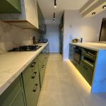 Venta apartamento tipo casa de 4 dormitorios y garage en Pocitos