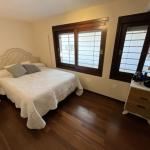 Venta apartamento tipo casa de 4 dormitorios y garage en Pocitos