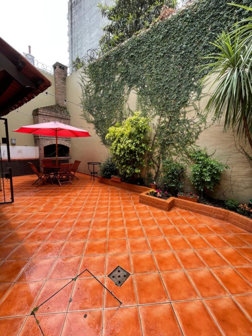 Casa en venta de 4 dormitorios 3 baños en Punta Carretas cochera para 3 autos