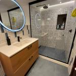 Venta apartamento tipo casa de 4 dormitorios y garage en Pocitos