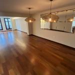 Venta apartamento tipo casa de 4 dormitorios y garage en Pocitos