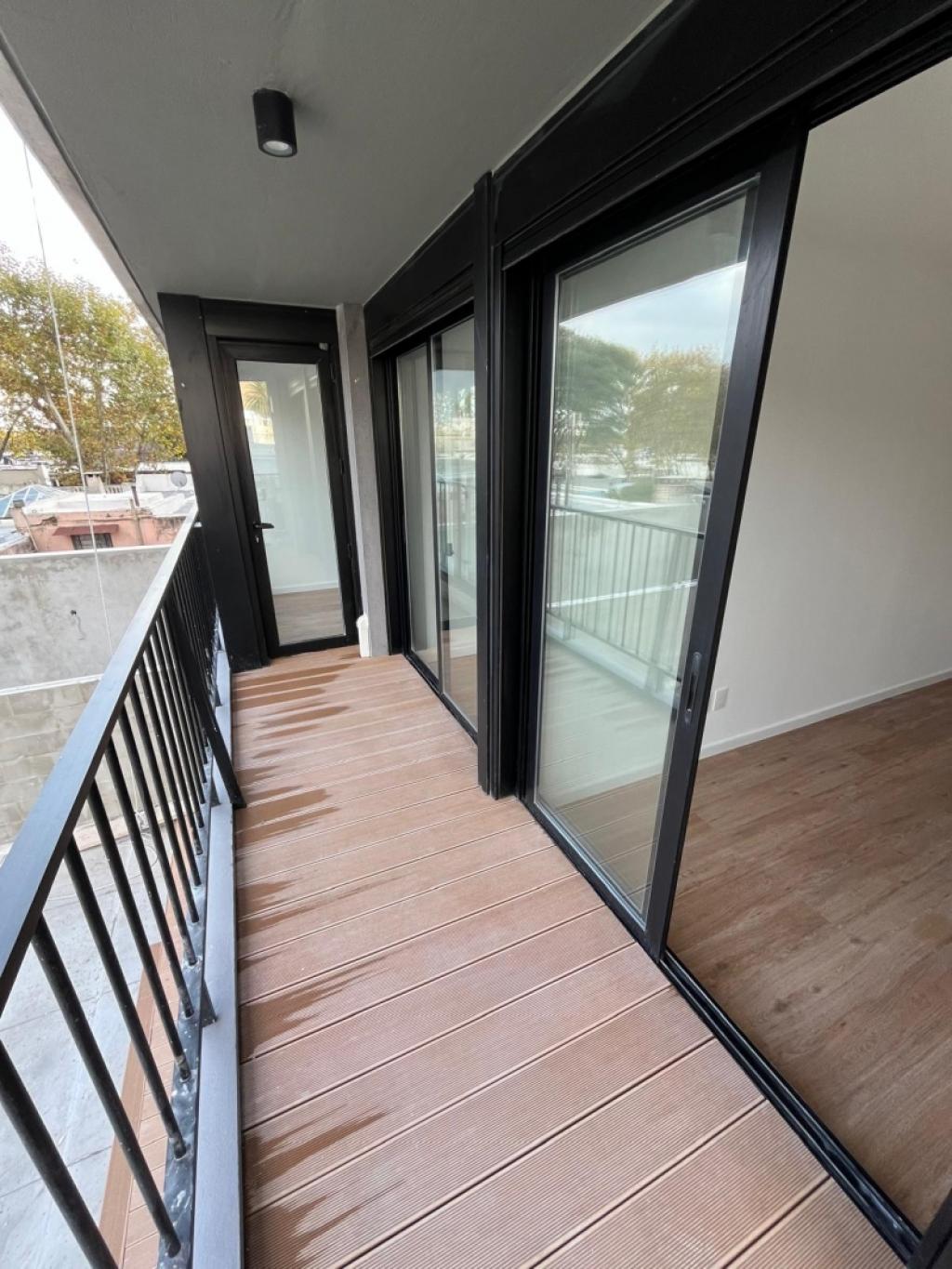 Venta apartamento de 2 dormitorios con patio en Bella Vista 