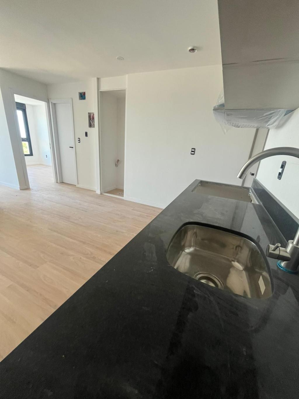 Venta de apartamento y garage a estrenar en Cordón Sur.