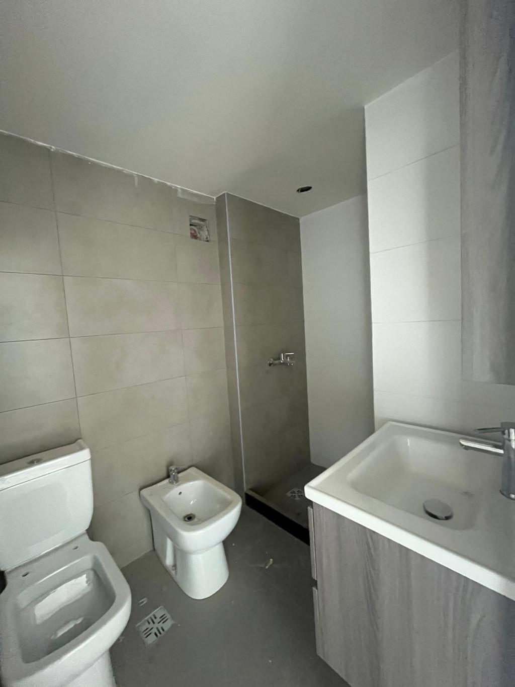 Venta de apartamento y garage a estrenar en Cordón Sur.