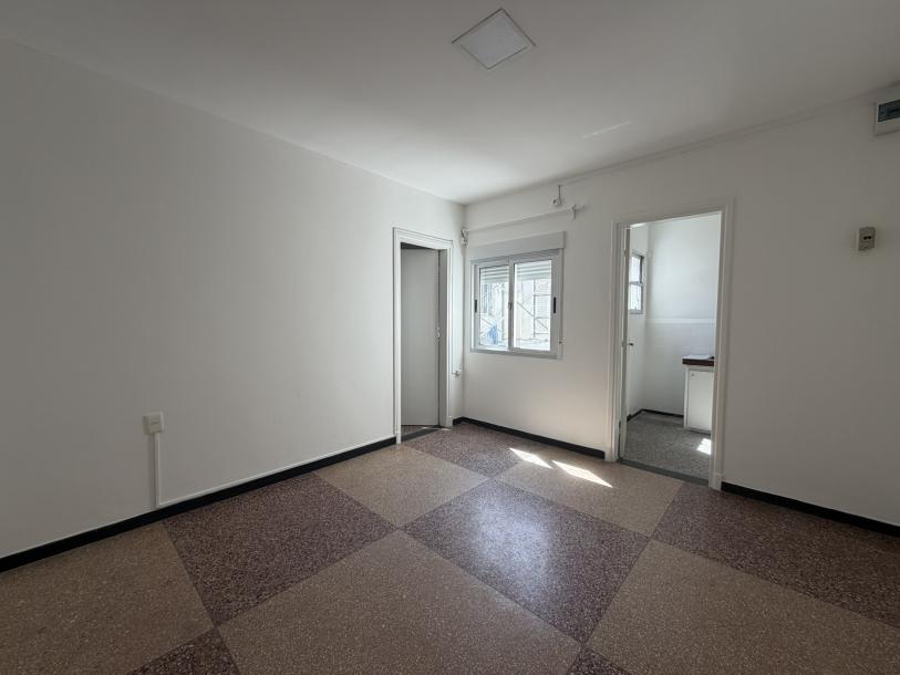 FRANCISCO LLAMBÍ PROX AV. RIVERA - 1 DORM - POR ESCALERA-1