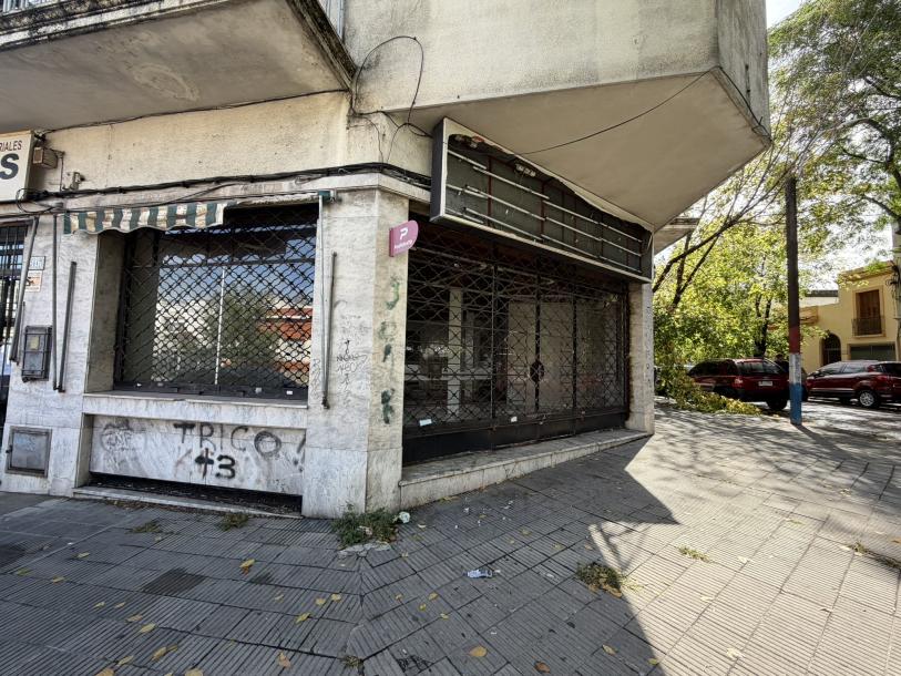 JUAN RAMON GOMEZ Y ESTERO BELLACO - LOCAL EN ESQUINA 123m2 EN 2 NIV-2