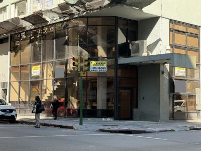 RIO BRANCO Y COLONIA - MUY BUEN LOCAL ESQUINA 300m2 EN 3 PLANTAS