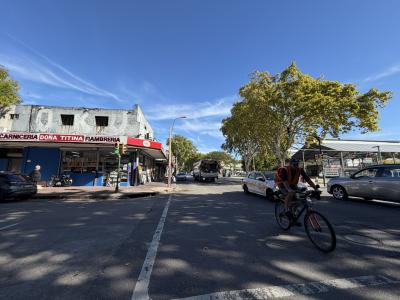OFICINAS CON DEPOSITO ESQ REYLES Y GRAL FLORES