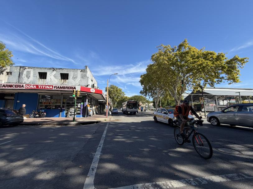 OFICINAS CON DEPOSITO ESQ REYLES Y GRAL FLORES-20