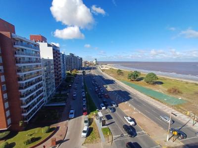 RAMBLA E HIPOLITO IRIGOYEN - 4 DORMITORIOS + 3 BAÑOS + 2 GARAJES