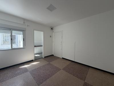 FRANCISCO LLAMBÍ PROX AV. RIVERA - 1 DORM - POR ESCALERA