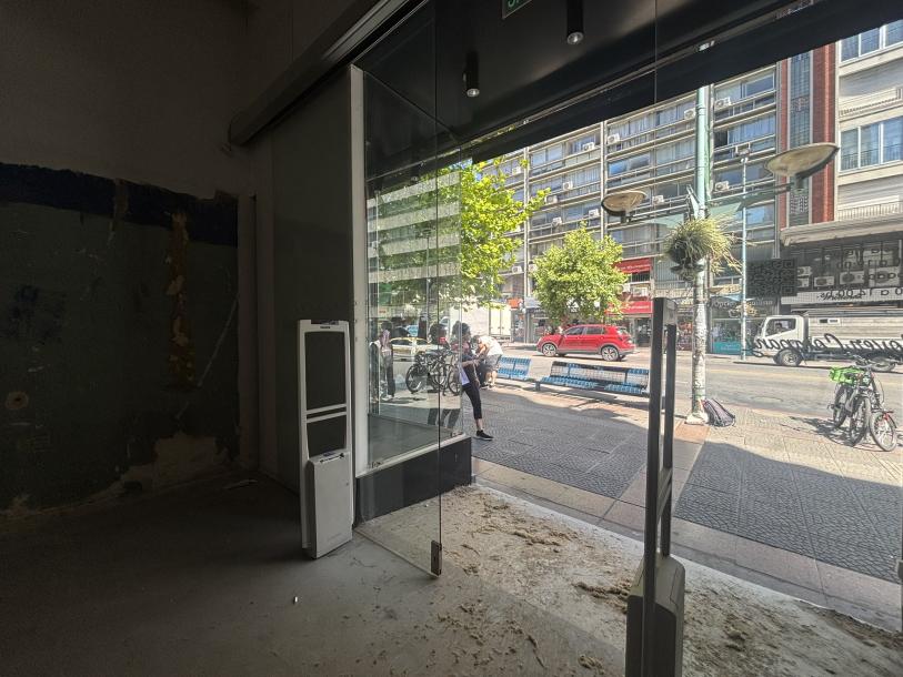 Av. 18 De Julio Y Convencion - 180m2-2