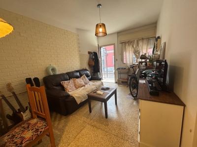 CATALAN Y JUAN PAULLIER - 2 CASAS EN UN MISMO PADRON C/RENTA