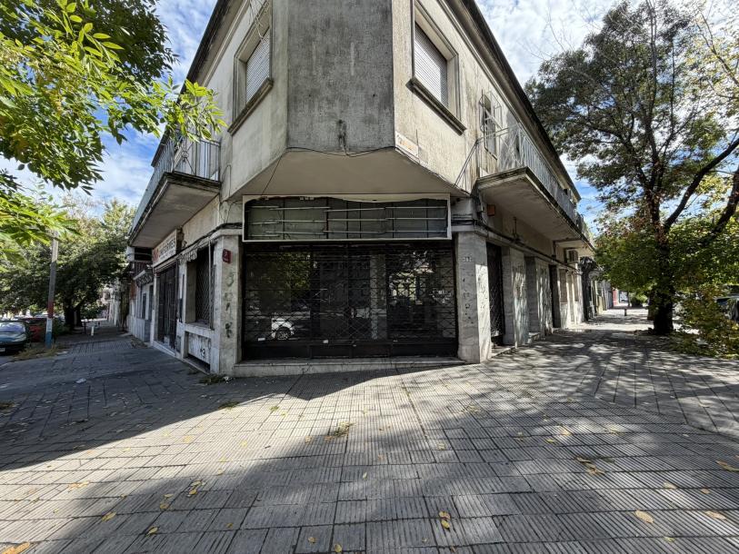 JUAN RAMON GOMEZ Y ESTERO BELLACO - LOCAL EN ESQUINA 123m2 EN 2 NIV-1