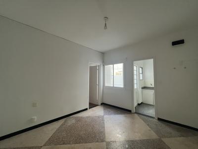 FRANCISCO LLAMBÍ PROX AV. RIVERA - 1 DORM - 1º POR ESCALERA
