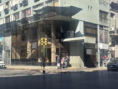 RIO BRANCO Y COLONIA - MUY BUEN LOCAL ESQUINA 300m2 EN 3 PLANTAS