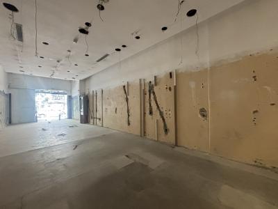 Av. 18 De Julio Y Convencion - 180m2