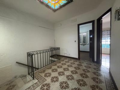 AGRACIADA Y PILAR COSTA - CASA DE ALTOS CON AMPLIA TERRAZA