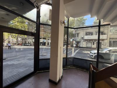 RIO BRANCO Y COLONIA - MUY BUEN LOCAL ESQUINA 300m2 EN 3 PLANTAS