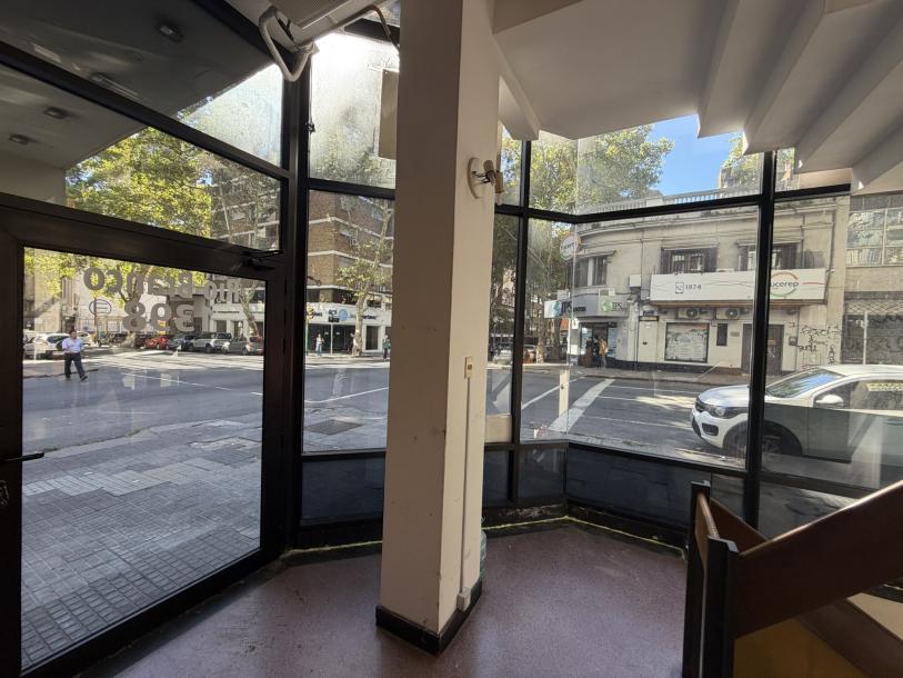 RIO BRANCO Y COLONIA - MUY BUEN LOCAL ESQUINA 300m2 EN 3 PLANTAS-3