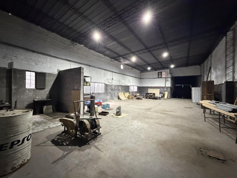 SAN MARTIN Y C. REYLES - 600M2 CONSTRUIDOS - ENTRADA CAMIONES-2