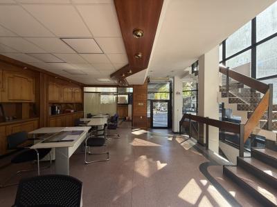 RIO BRANCO Y COLONIA - MUY BUEN LOCAL ESQUINA 300m2 EN 3 PLANTAS