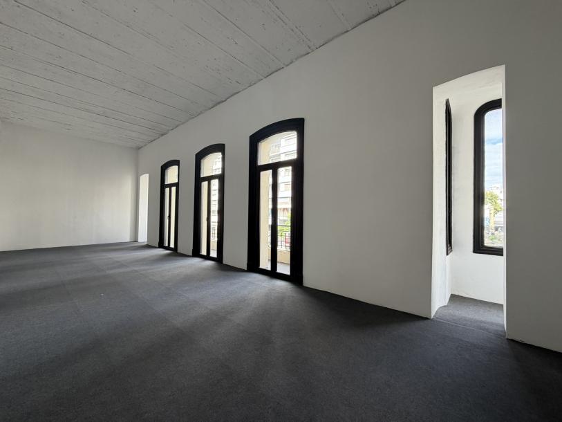 VAZQUEZ Y AV. 18 DE JULIO - 642m2 EN EMBLEMATICO EDIFICIO ESQUINERO-4